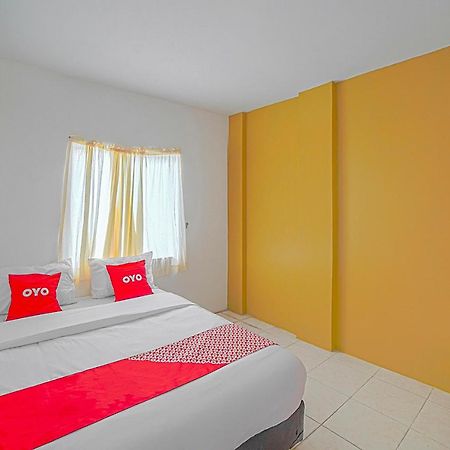 Oyo 90637 Rumah Ni Karo Медан Экстерьер фото